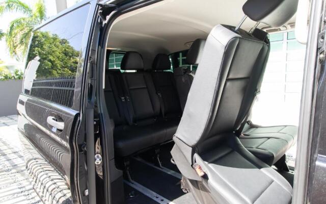 S3 at HighSoClub with Pool and Private Shuttle