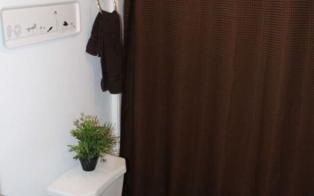 Adib Apartments - 224 Woodroffe Ave, Unit 4 (Basement)