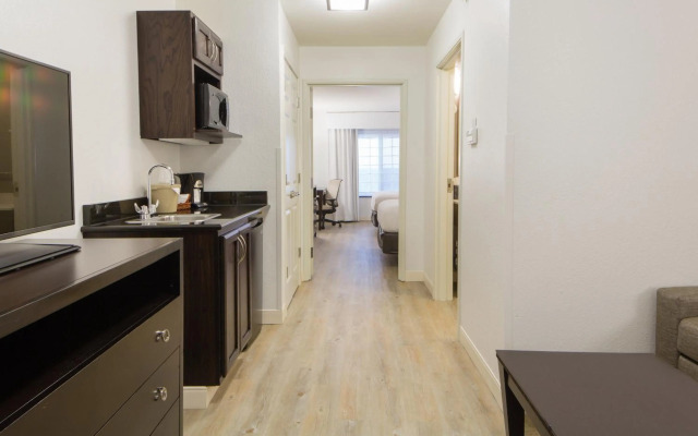 Holiday Inn Bloomington-Airport by IHG