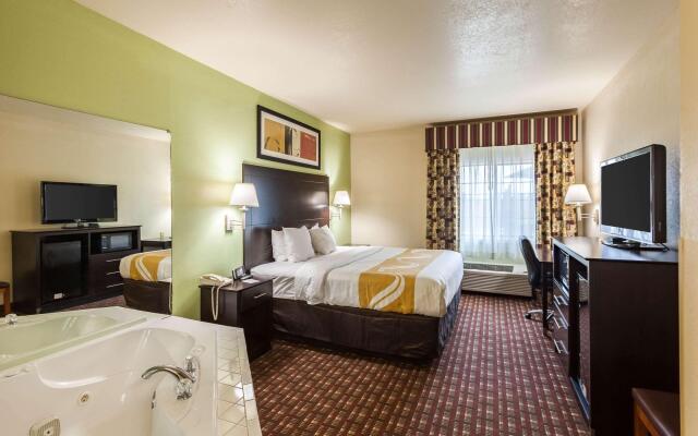 Quality Inn near SeaWorld - Lackland