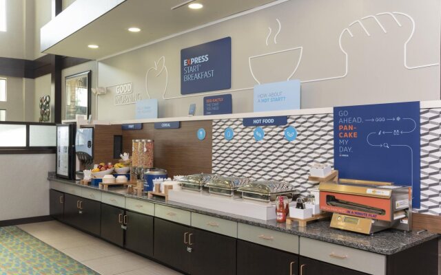 Holiday Inn Express Hotel & Suites New Philadelphia by IHG