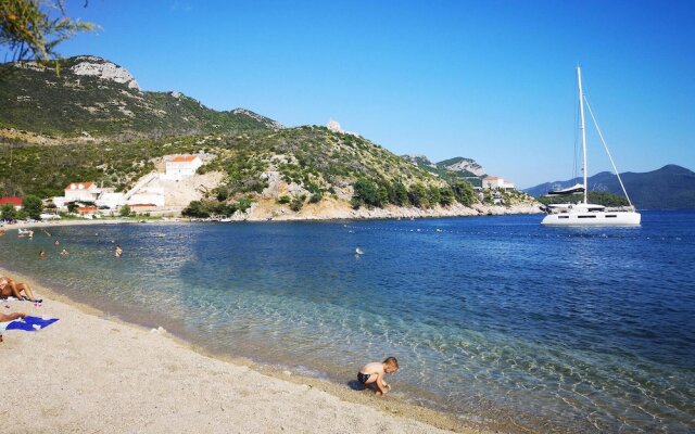 Awesome Home in Trstenik With Wifi and 4 Bedrooms