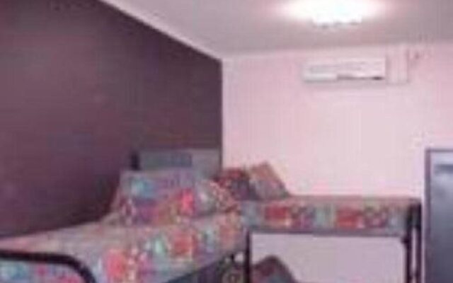 Globe Backpackers & City Oasis Resort