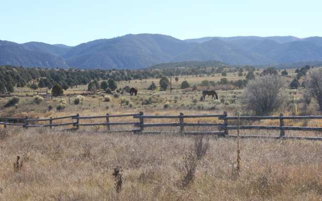 Secluded Luxury Riverfront Ranch on 9 Acres for Bryce & Zion Fiber Internet