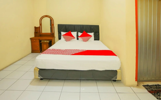 OYO 93136 Hotel Santo Djaya 2
