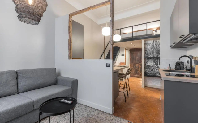 Charming 2 Bdr Old Town