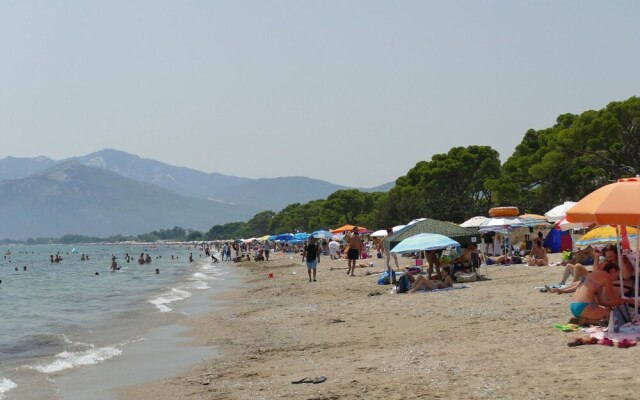 Home With Small Pool Near Athens, Easily Accessible by Public Transport
