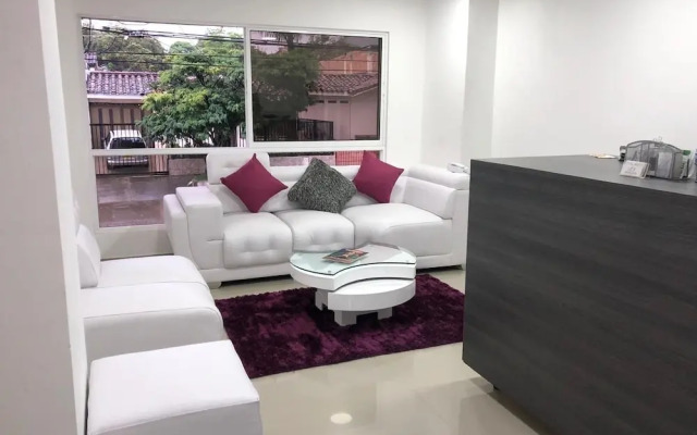 Apartasuites La Flora