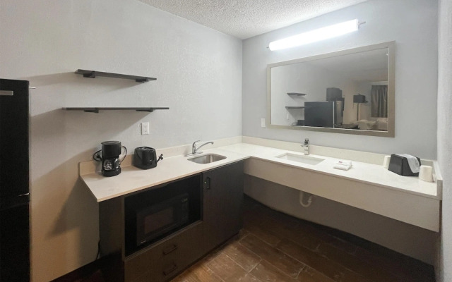 Studio 6 Suites Hurricane, Wv