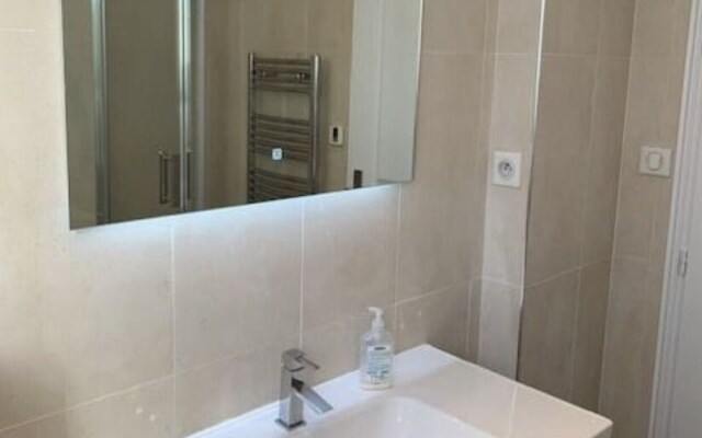 Une chambre dérrière le Carlton