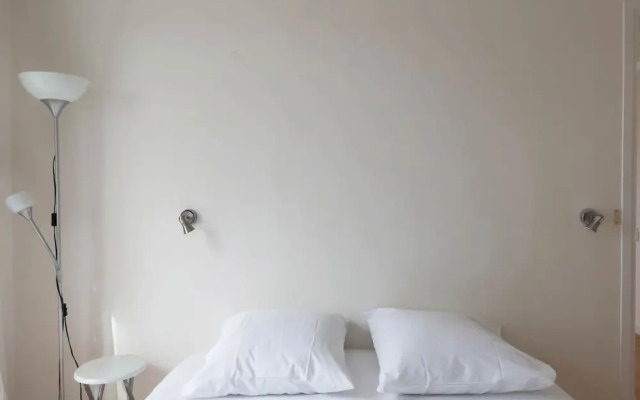 Amiral View Great 1 Bedroom Apartment in Paris