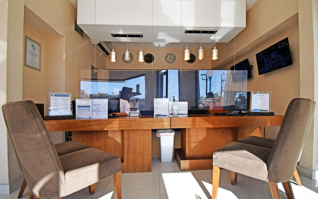 The Westmarine Waterfront Hotel