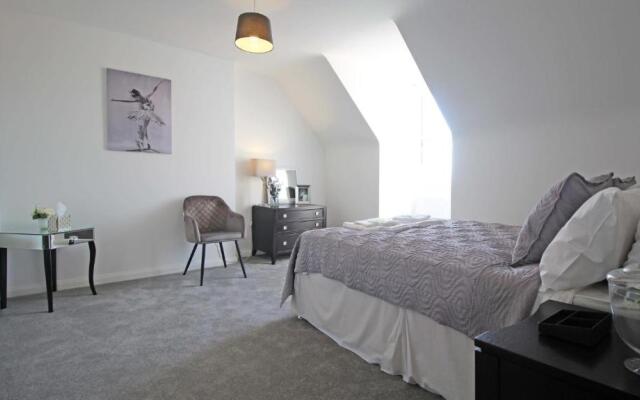 Sea front luxury apartment with sea views