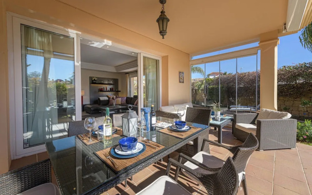 Villa Riviera in Urbanizaci n Riviera Sol