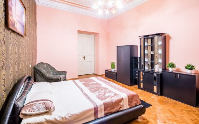 Three bedrooms & studio in the Center