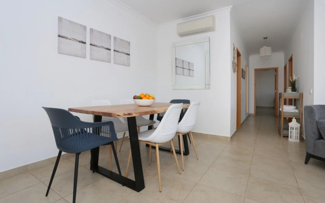 3-bedroom Apt, Sleeps 6, Pool, Gym & Jacuzzi