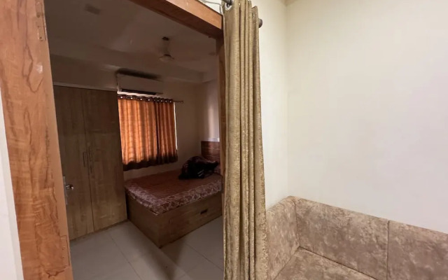 Home Escape 1bhk near Bombay Hospital