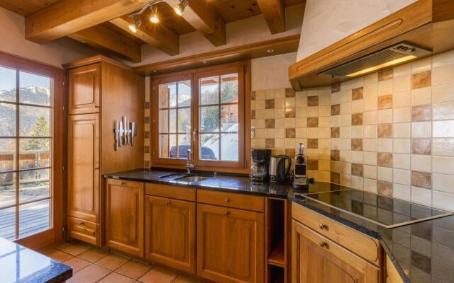 Chalet Coucou - Luxury 10 pax Chalet With Incredible Views Garage