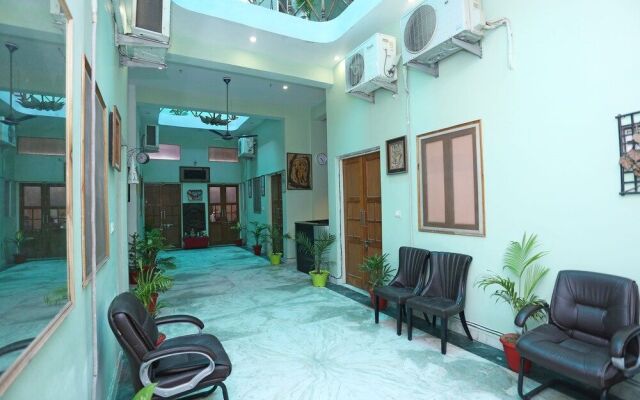 OYO Flagship 19120 The Classio Guest House