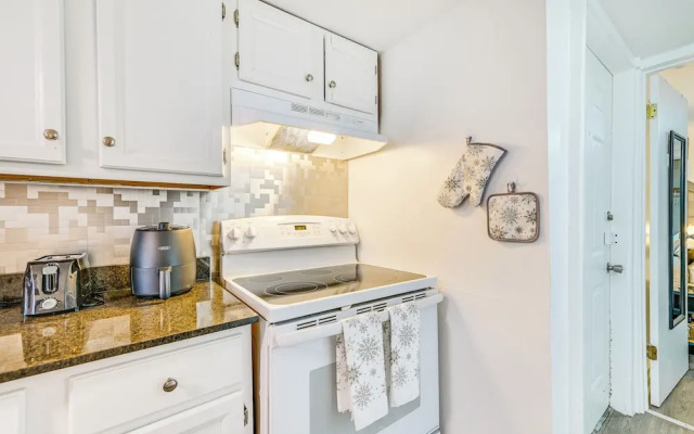 Walk to Downtown Albany: Ten Broeck Triangle Apt!
