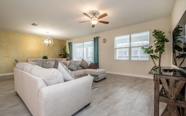 1675 Moonvalley Drive