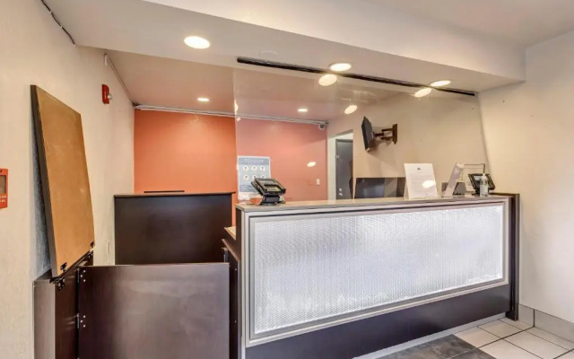 Motel 6 Ogden, UT- Downtown