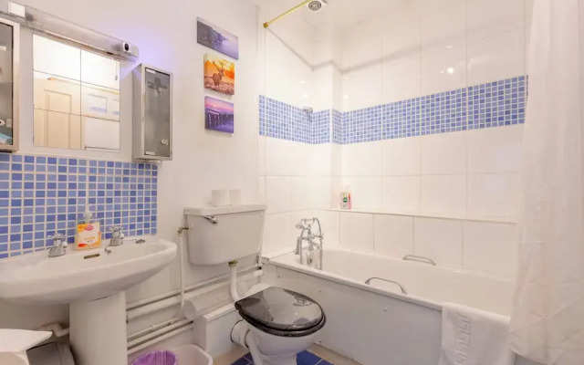 Homely 1 Bedroom Apartment in Beckton With Parking