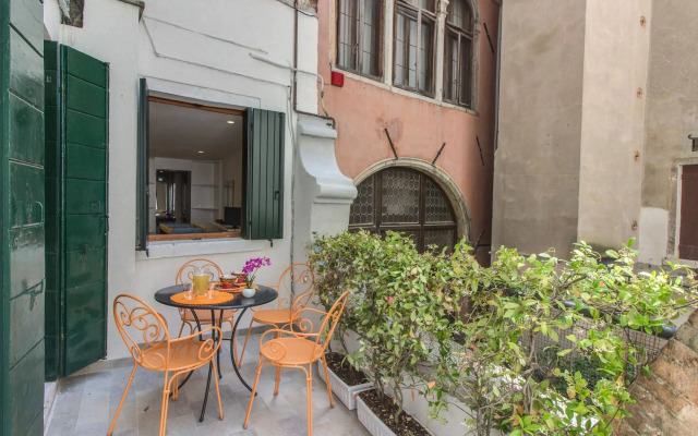 Ve.N.I.Ce. Cera Casa Del Giglio