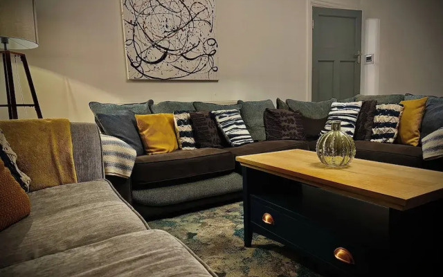 Sleeps10-parking-garden-hottub-petfriendly
