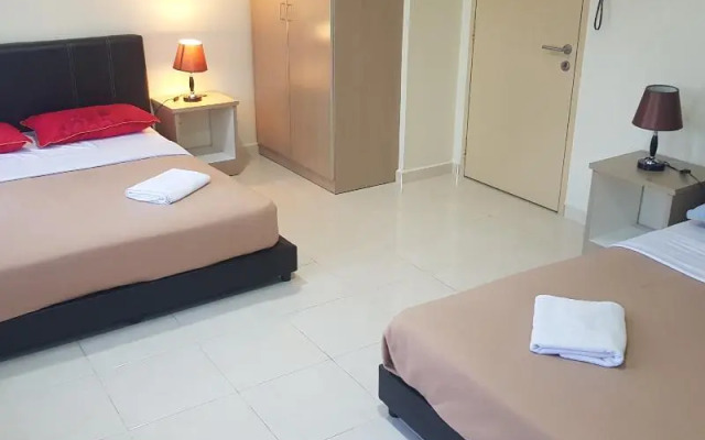 OYO 89831 Sri Sena Hotel