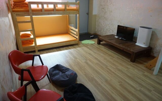 Solo Guesthouse In Pyosun Hostel