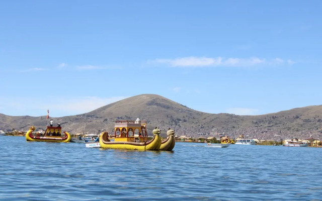 Titicaca Floating Lodge