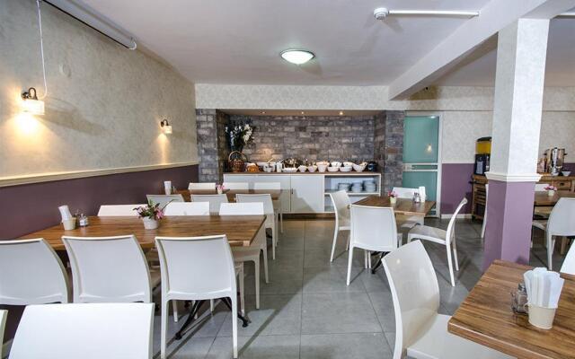 Eilon TravelHotel