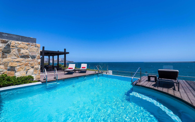 Radisson Blu Acqua Hotel & Spa Concon