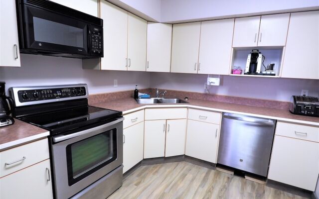 Apex Mountain Lodge Suite 4 Bedrooms 2 Bathrooms Condo