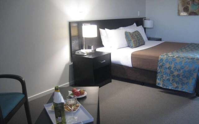 Royal Motel Miles – Guest Rooms – Miles