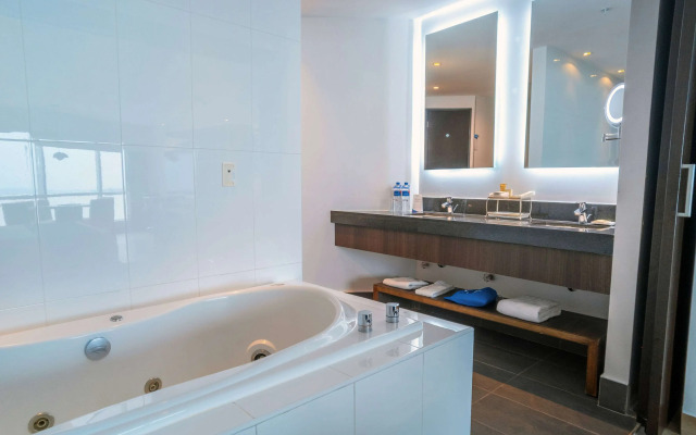 Wyndham Guayaquil Puerto Santa Ana