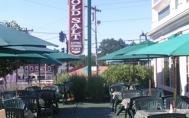 Lamie's Inn and The Old Salt Restaurant