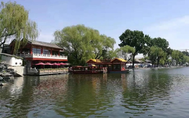 Beijing Drum Tower Luxurious Apartment