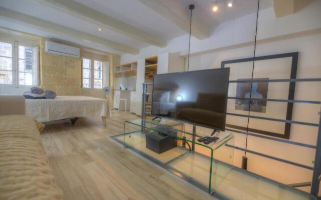 Cute and modern duplex apartment in ideal location RCAS1-1