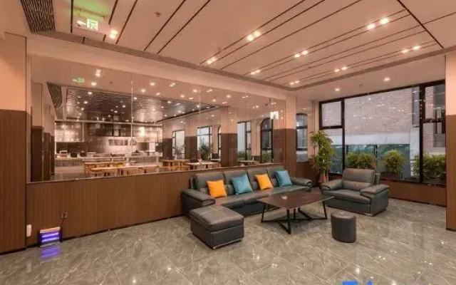 Huang Platinum Hotel
