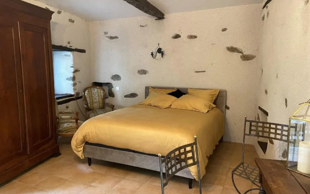 Beautifully Renovated House With Private Pool