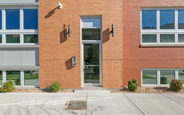 Upscale 3BR Apt with Parking in Ashland