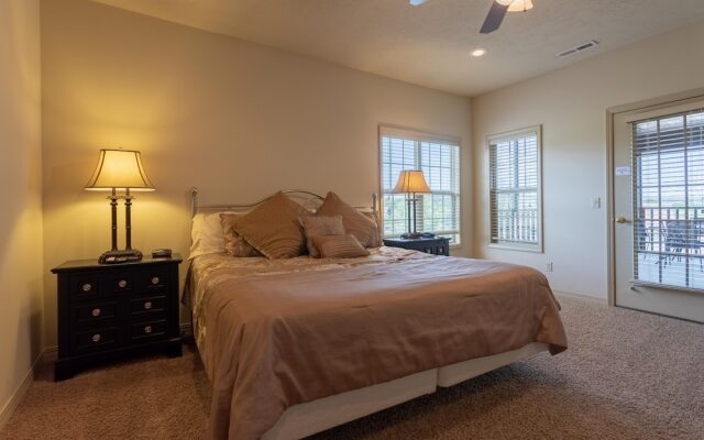 Puttin On The Green 3 Bedroom Villa by RedAwning