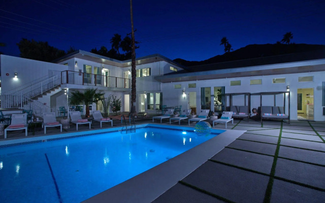 The Wesley by AvantStay – Mid-Century Modern Oasis with Pool