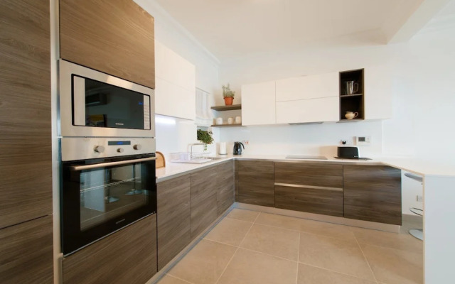 Seaview APT Incl Pool IN Sliema