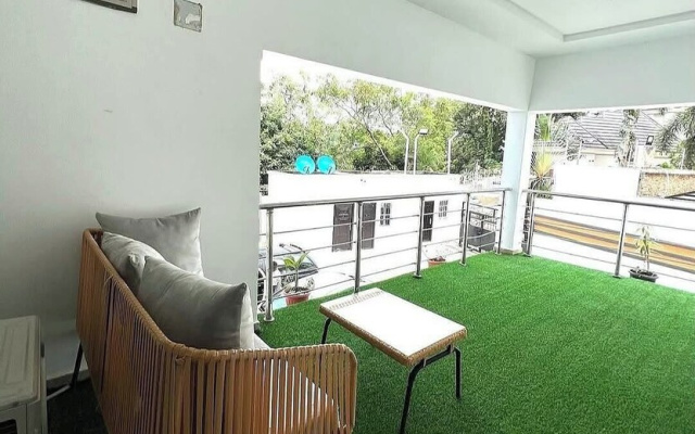 Dahila Apartment By Feenixkoncepts