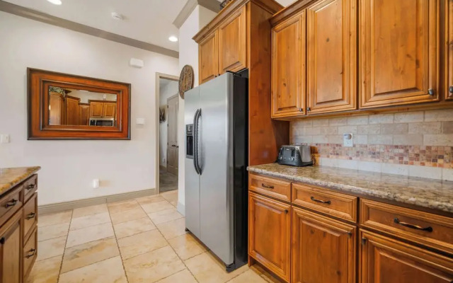 Coral Sunset Amenity-filled!