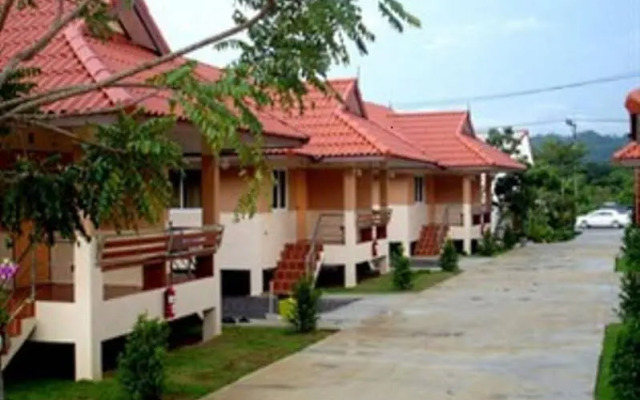 Naris Phuview Resort