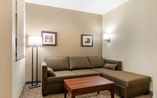 Comfort Inn & Suites Wichita Northeast